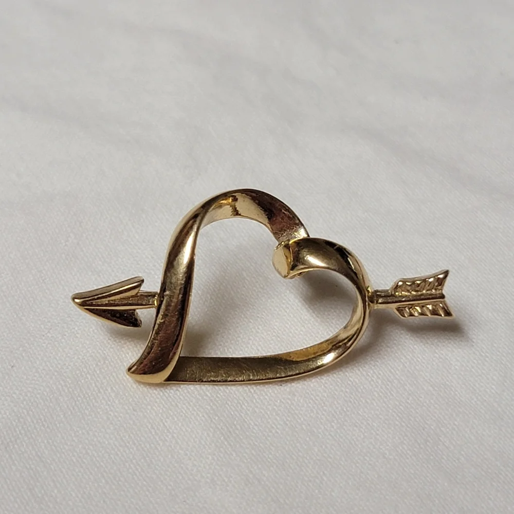 Vintage 1983 Love Struck Tac Pin Gold Tone Avon Valentine's Day Heart w/ Arrow